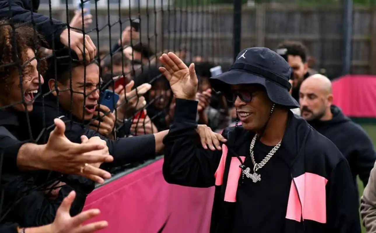 員如阿諾德 員如阿諾德